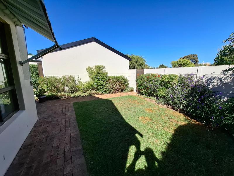 To Let 3 Bedroom Property for Rent in Land and Zeezicht Western Cape